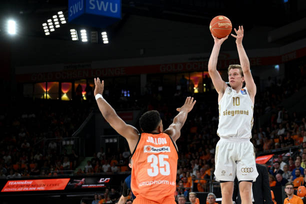 在最新的赛 在最新的赛